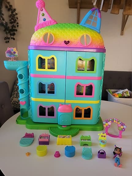 Gabbys dockskåp hus med figurer