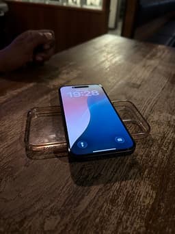 Apple iPhone 15 128 GB svart