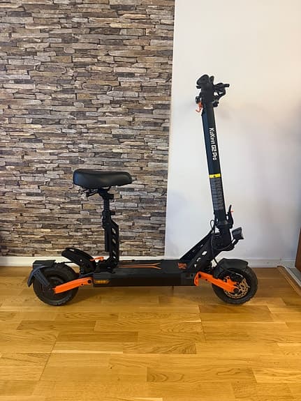 KuKirin G2 Pro elscooter svart/orange med sadel