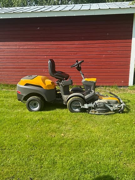 Stiga Park 500 W åkgräsklippare med Combi 100 E Q Plus klippaggregat