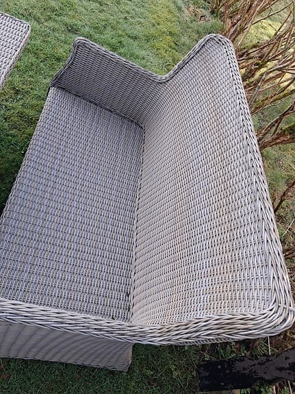 Utemöbler / Utesoffa med  bord.