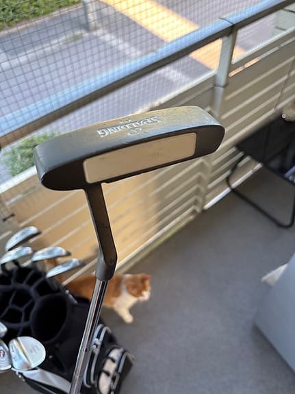 Lättspelade järnklubbor + chipper + Putter
