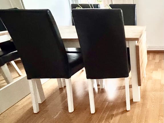 Bord i massiv trä från Mio