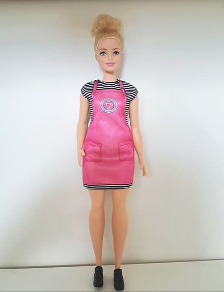 Barbiedocka och cafédisk