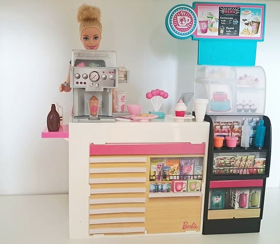 Barbiedocka och cafédisk
