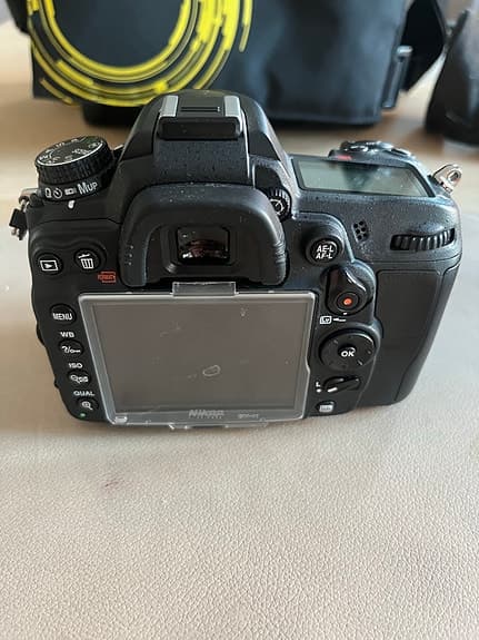 Nikon D7000 systemkamera med två objektiv och tillbehör