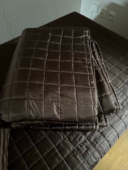 2 sängöverkast + 2 kuddar