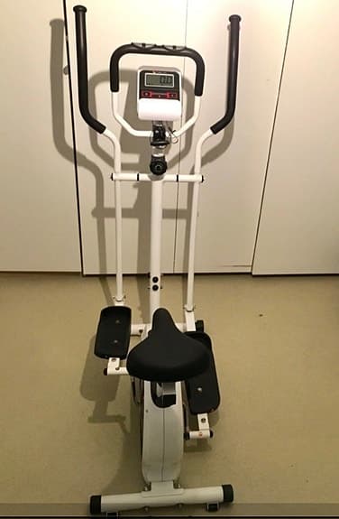 Träningsmaskin motionscykel/crosstrainer