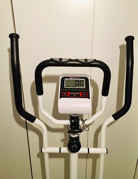 Träningsmaskin motionscykel/crosstrainer