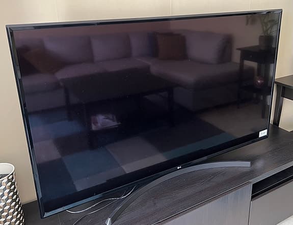 LG 55" 4K UHD Smart TV – 55UK64