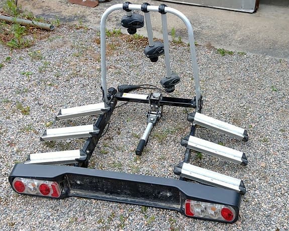Låsbar cykelhållare för dragkrok (3 cyklar)