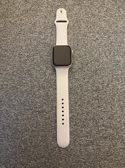 Apple Watch SE 3 smartklocka med vit sportrem