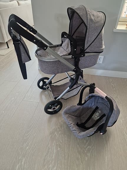 Set med Dockvagn, babyskydd och skötväska