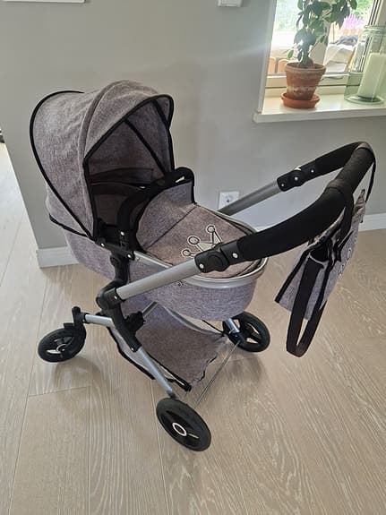 Set med Dockvagn, babyskydd och skötväska
