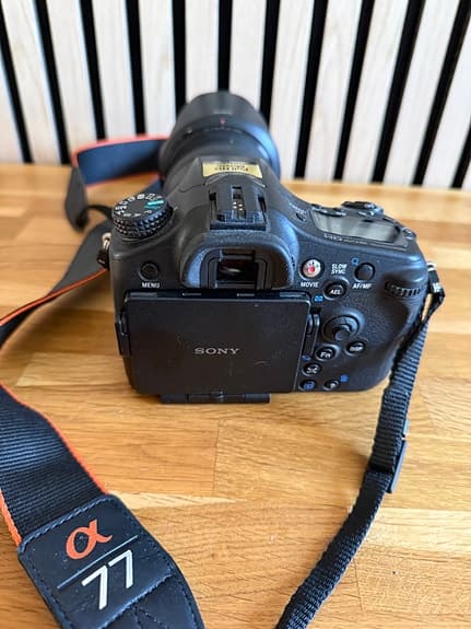 Sony kamera SLT-A77V   inkl objektiv SAL 1650, och extra objektiv DT18-250mm