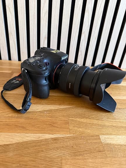 Sony kamera SLT-A77V   inkl objektiv SAL 1650, och extra objektiv DT18-250mm