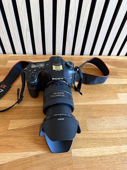 Sony kamera SLT-A77V   inkl objektiv SAL 1650, och extra objektiv DT18-250mm