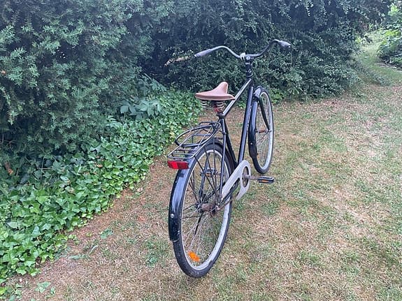 Herrcykel 28 tum med lås, fram o baklampa och lampor i styret/styrhandtag