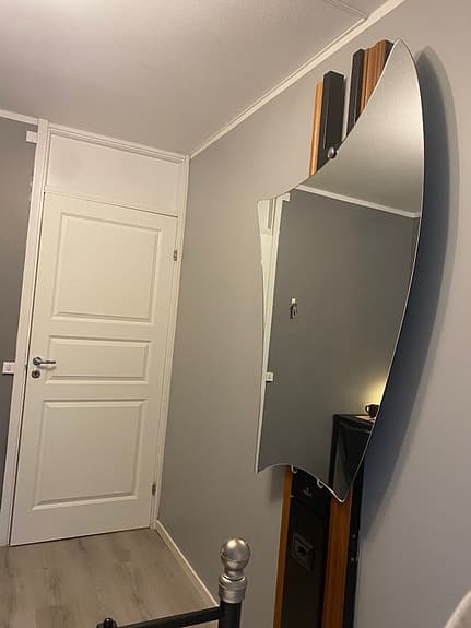 Unik spegel med hatthylla / väggmöbel – modern design