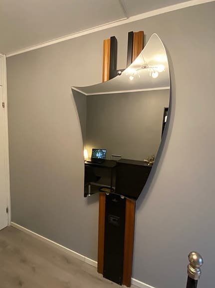 Unik spegel med hatthylla / väggmöbel – modern design
