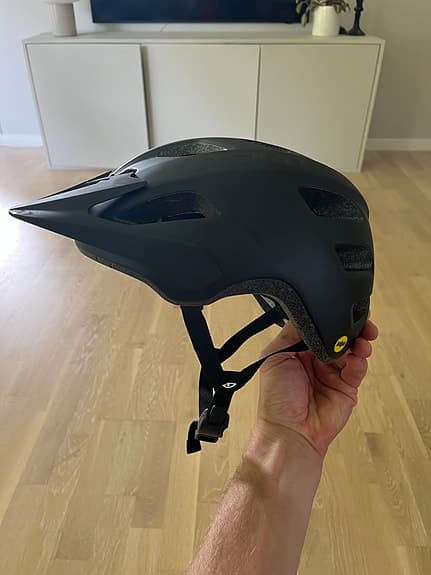 Giro hjälm