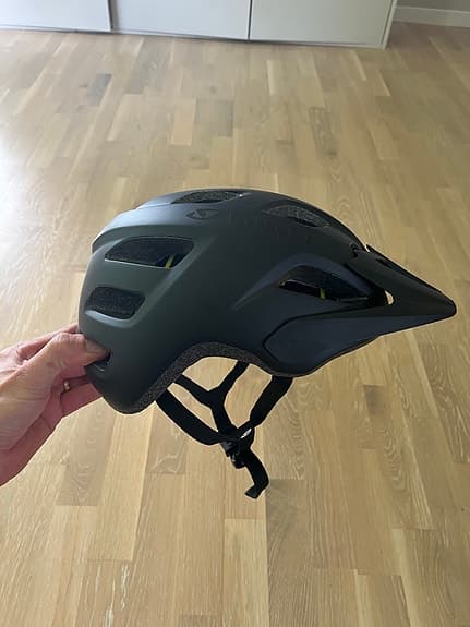 Giro hjälm