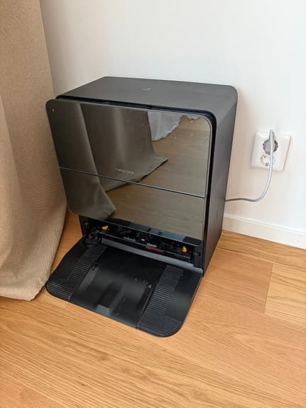 Roborock Saros 10 Dockningsstation (Empty Wash Fill Dock) – mopmodul ingår