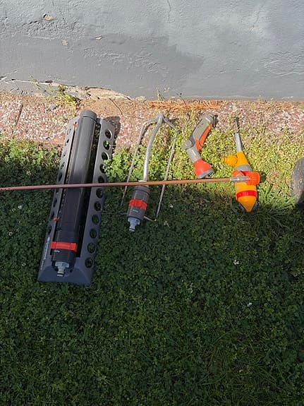 Gardena slangvindor med trädgårdsspridare och munstycken