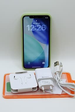 iPhone 11 Pro komplett paket – oanvända EarPods m.m.
