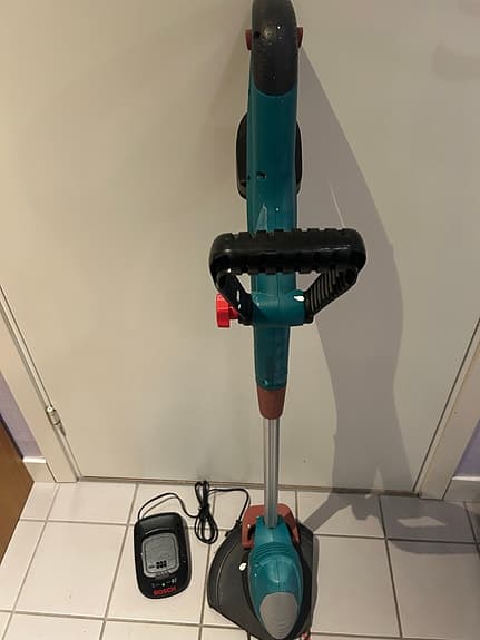 Bosch batteridriven grästrimmer blå