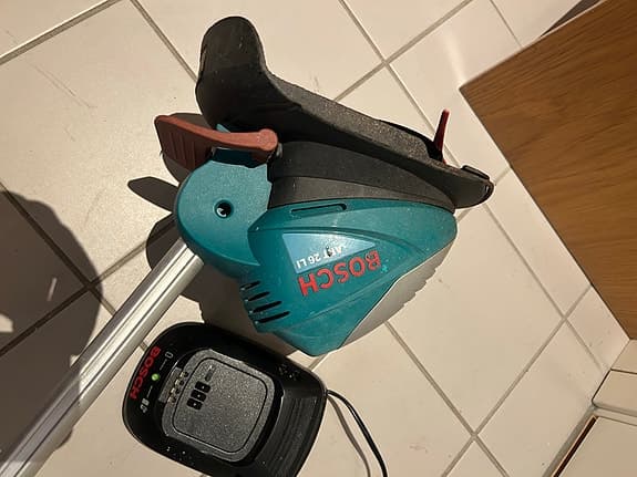 Bosch batteridriven grästrimmer blå