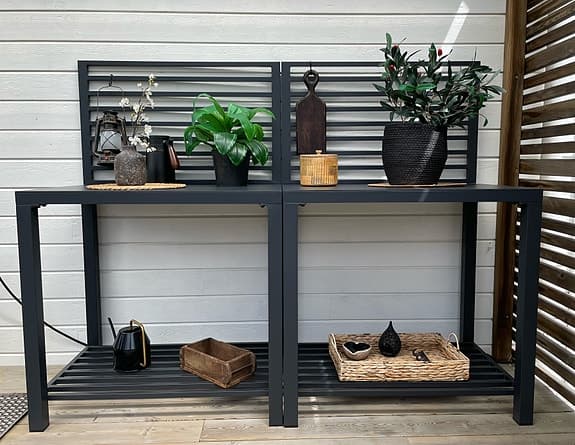 Utekök med bakstycke – Grå/Svart aluminium