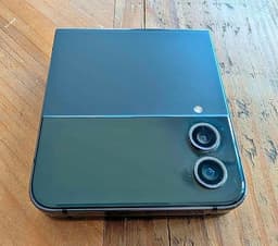 Samsung Galaxy Flip 4