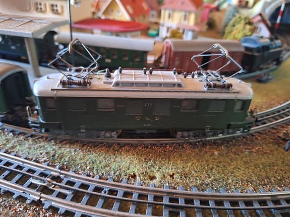 Modelljärnväg, lokomotiv, tågvagnar