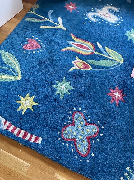 IKEA blå matta med färgglatt mönster
