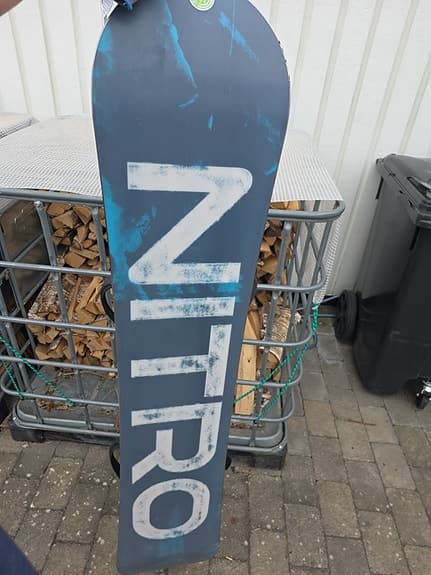 Nitro snowboard med Nitro-bindningar blå