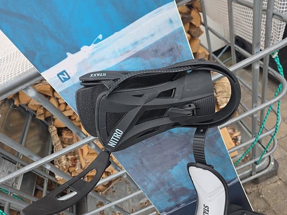 Nitro snowboard med Nitro-bindningar blå