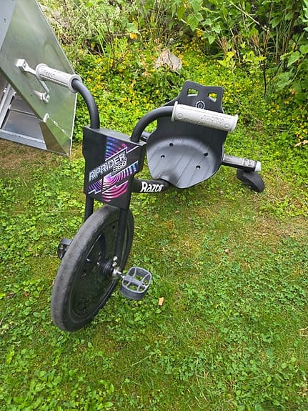 Razor Riprider 3-hjuling med svängbara hjul och ledbelysning