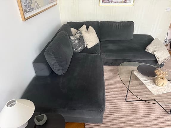 BoConcept divansoffa i antracitfärgad velour/sammet – fint skick