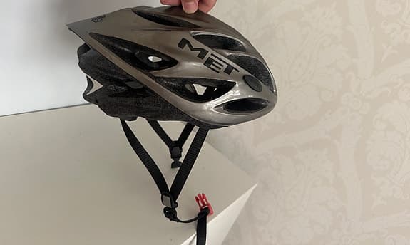 MET cykelhjälm