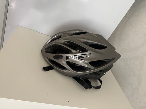 MET cykelhjälm