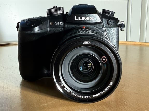 Panasonic Lumix GH5 + Leica 12–60mm f/2.8–4.0 – Nästan oanvänd
