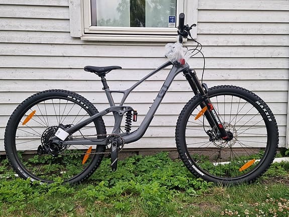 GT Sensor Carbon Elite Large – Helt Ny/Oanvänd – Carbon MTB