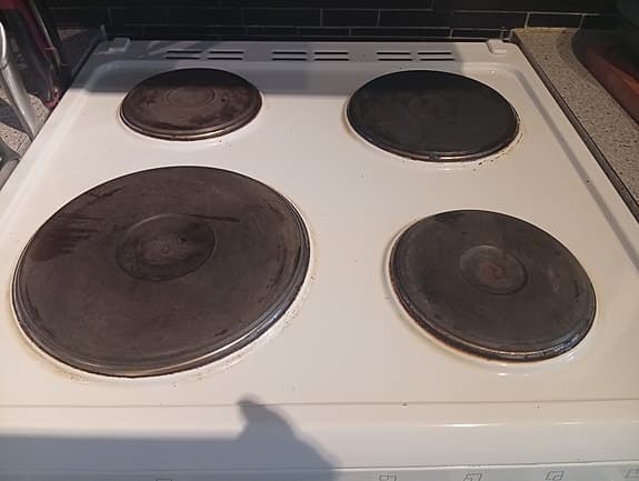 spis med vanliga plattor plus ugn väl fungerande