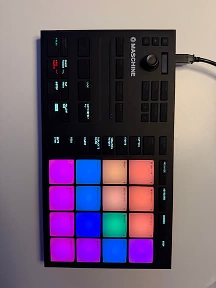 Native Instruments Maschine Mikro MK3 MIDI-kontroller svart
