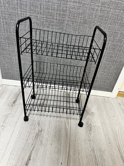 Praktisk rullvagn / förvaringshylla med 3 korgar – svart