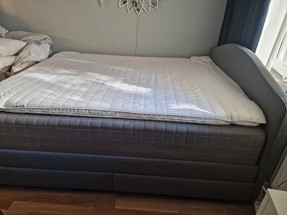 Säng 160cm med stomme