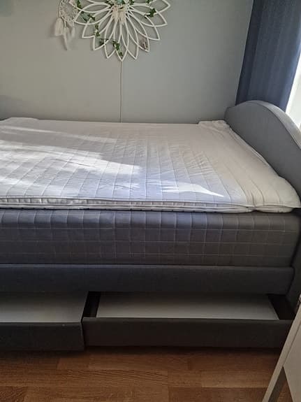 Säng 160cm med stomme