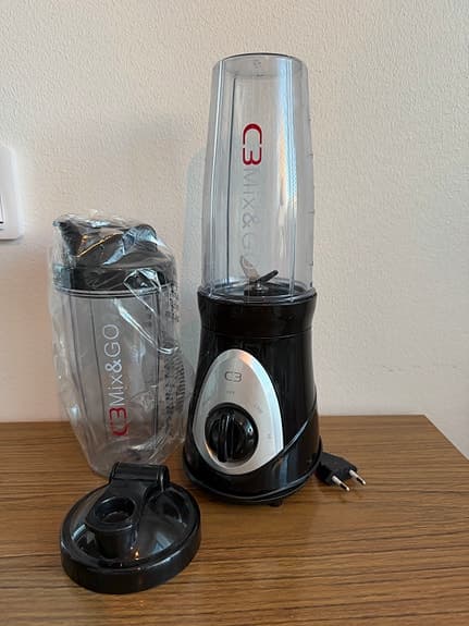 C3 Mix & Go blender med flaskor svart