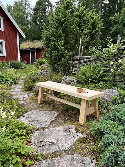 Bänk i furu